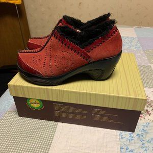 Jambu Adventure Designs Red Shoes - Size 6 Medium